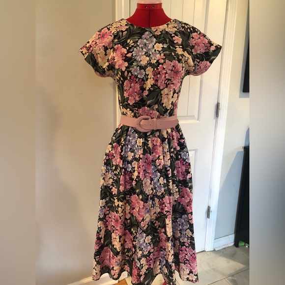 Vintage Floral Midi Length Tea Dress With Pink Belt - Picture 3 of 15